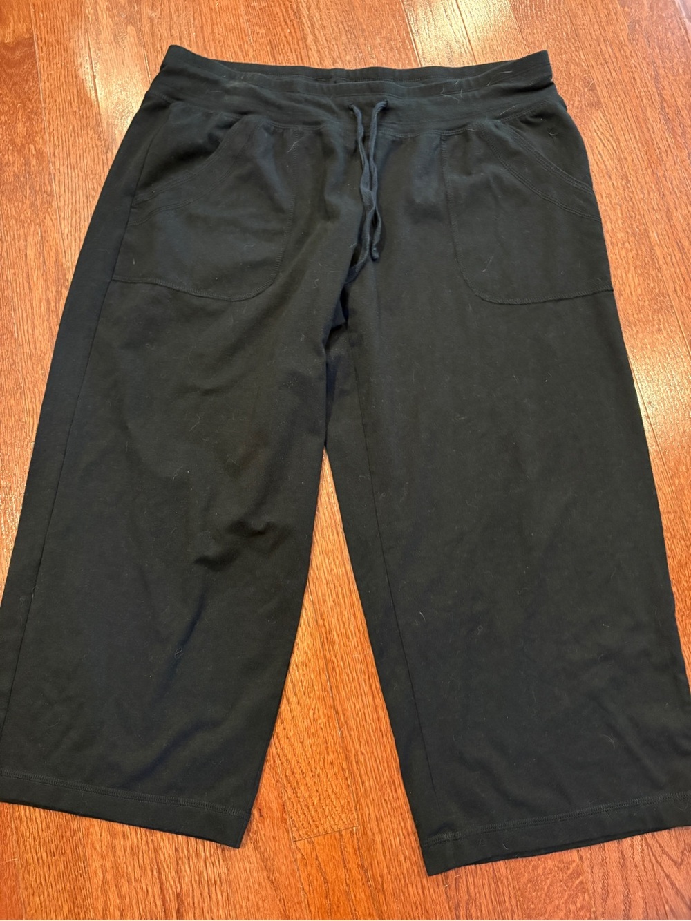 Black Pull-On Wide Leg Cropped capris